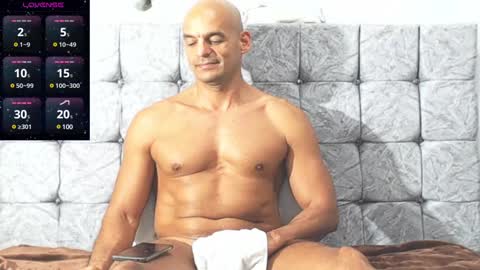    ------- Hi Im Willy  follow me do not forget to put the thumb up  online show from December 17, 11:38 pm