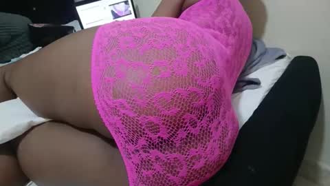 Snapshot of swtsdivas chatting on October 6, 8:12 am swtsdivas online show from October 6, 8:12 am