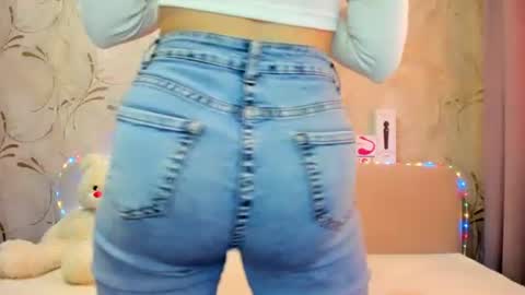 Snapshot of swweetangel chatting on March 6, 3:46 am Ana online show from March 6, 3:46 am