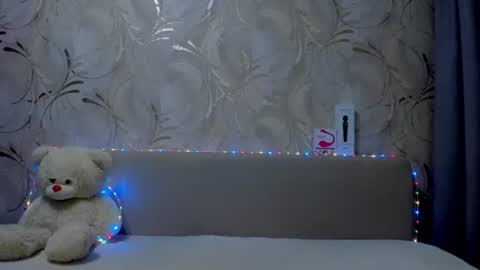 Snapshot of swweetangel chatting on March 9, 2:18 am Ana online show from March 9, 2:18 am