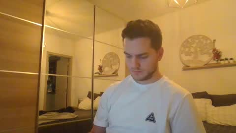 Snapshot of syl092 chatting on December 4, 4:27 pm syl092 online show from December 4, 4:27 pm