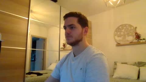 Snapshot of syl092 chatting on December 9, 8:11 am syl092 online show from December 9, 8:11 am