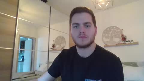 Snapshot of syl092 chatting on December 12, 1:39 pm syl092 online show from December 12, 1:39 pm