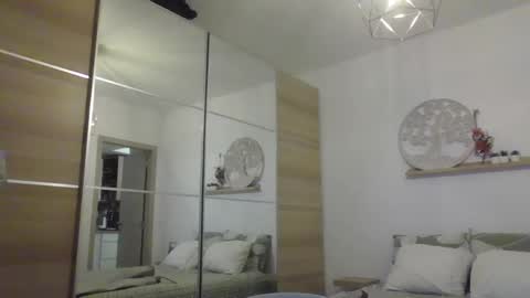 Snapshot of syl092 chatting on December 12, 6:10 pm syl092 online show from December 12, 6:10 pm