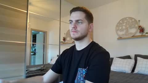 Snapshot of syl092 chatting on January 6, 9:41 am syl092 online show from January 6, 9:41 am