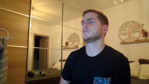 Snapshot of syl092 chatting on January 6, 4:23 pm syl092 online show from January 6, 4:23 pm