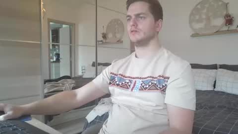 Snapshot of syl092 chatting on February 5, 10:08 am syl092 online show from February 5, 10:08 am