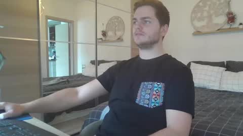 Snapshot of syl092 chatting on February 9, 1:56 pm syl092 online show from February 9, 1:56 pm