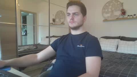 Snapshot of syl092 chatting on February 13, 1:05 pm syl092 online show from February 13, 1:05 pm