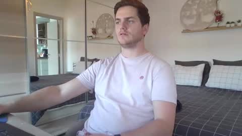 Snapshot of syl092 chatting on March 7, 12:45 pm syl092 online show from March 7, 12:45 pm