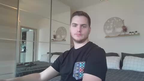 Snapshot of syl092 chatting on March 11, 1:23 pm syl092 online show from March 11, 1:23 pm