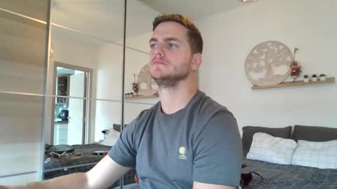 Snapshot of syl092 chatting on October 3, 10:12 am syl092 online show from October 3, 10:12 am