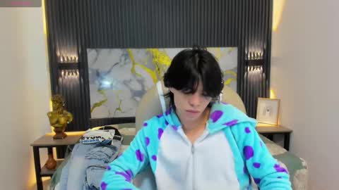 sylasfrost online show from November 20, 7:13 pm