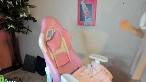 Sylvia online show from December 17, 9:37 am