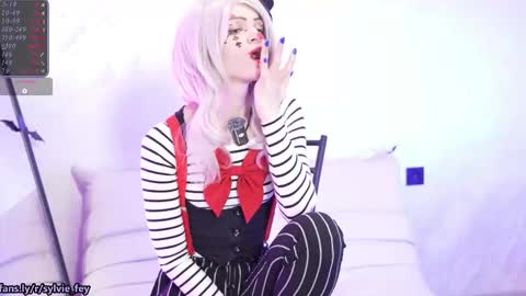 Sylvie online show from October 5, 11:02 pm