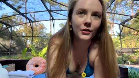 Snapshot of syndica chatting on November 20, 7:46 pm Jennah online show from November 20, 7:46 pm