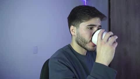 t0ny_wylie online show from December 21, 8:07 am