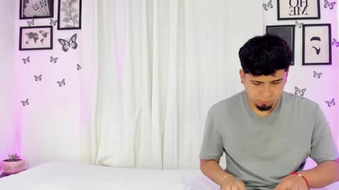 Snapshot of tainy_n_harley chatting on December 16, 5:06 am Liam and Juli online show from December 16, 5:06 am