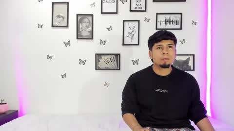 Snapshot of tainy_n_harley chatting on December 27, 8:35 am Liam and Juli online show from December 27, 8:35 am