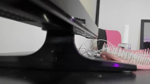 Snapshot of tainy_n_harley chatting on January 5, 9:48 am Liam and Juli online show from January 5, 9:48 am