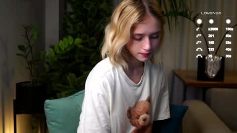 Mia online show from February 1, 12:16 pm