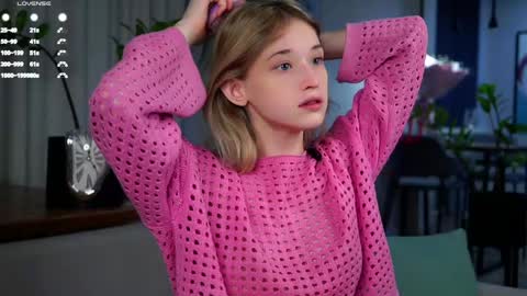 Mia online show from February 9, 1:44 am