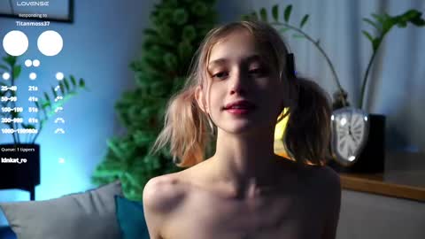 Mia online show from February 18, 8:27 am