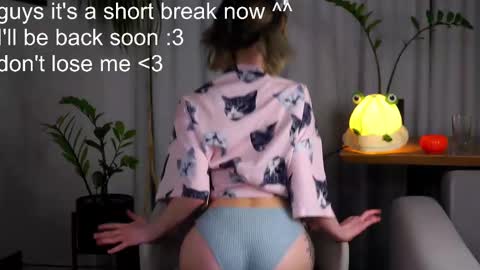 Mia online show from February 25, 4:03 am