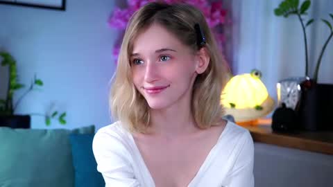 Mia online show from March 11, 4:54 am