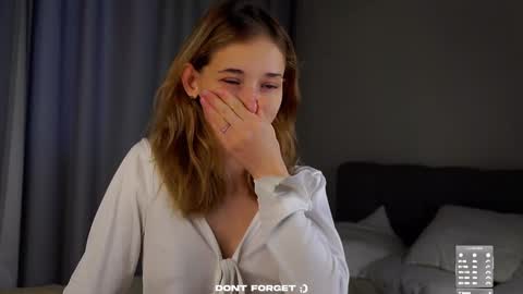 Mia online show from September 16, 1:39 am