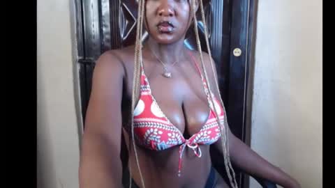 Snapshot of tall_choco chatting on November 18, 8:19 am tall_choco online show from November 18, 8:19 am