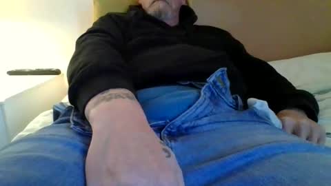 Snapshot of tallboy53 chatting on February 10, 11:46 am Ill tell you if you really want to know. online show from February 10, 11:46 am