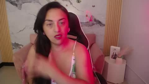 Snapshot of tamara_ch1 chatting on November 6, 3:29 am tamara_ch1 online show from November 6, 3:29 am