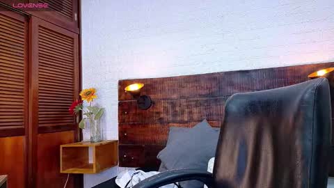    online show from November 6, 10:49 am