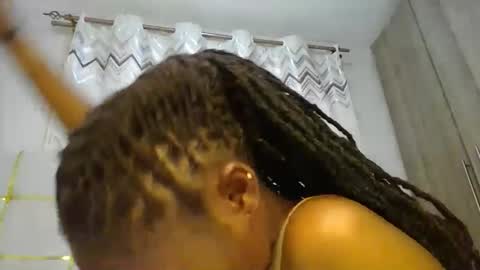 Snapshot of tamia538235 chatting on February 19, 3:28 am tamia online show from February 19, 3:28 am