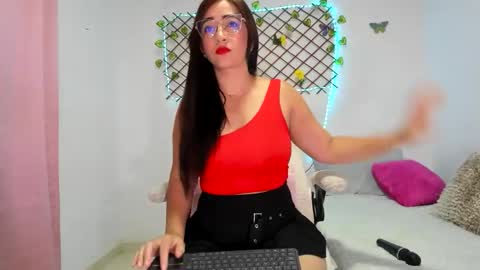 Snapshot of tamidesire chatting on October 12, 12:15 pm TamiDesire online show from October 12, 12:15 pm