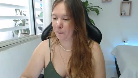 Snapshot of tamy_shine87 chatting on January 4, 7:13 pm Im Samy online show from January 4, 7:13 pm