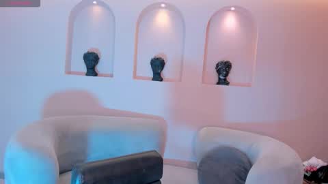 Tara Lawrence online show from October 19, 3:29 am