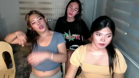   online show from December 6, 8:26 am