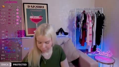 Snapshot of tasty__booty chatting on November 19, 1:27 am Ann online show from November 19, 1:27 am