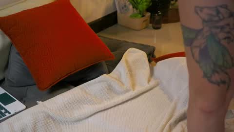 Snapshot of tasty_tomato chatting on January 8, 10:04 am RHEA pronanciation like Reya online show from January 8, 10:04 am