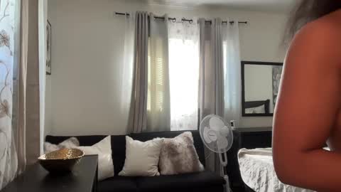 Snapshot of tatiannatease chatting on October 12, 8:41 pm Tatianna Marie online show from October 12, 8:41 pm