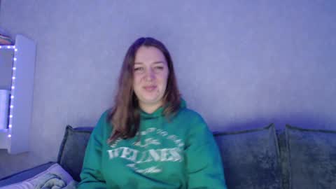 Snapshot of taxxxu chatting on December 3, 7:10 am Diana online show from December 3, 7:10 am