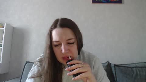 Snapshot of taxxxu chatting on February 24, 7:11 am Diana online show from February 24, 7:11 am