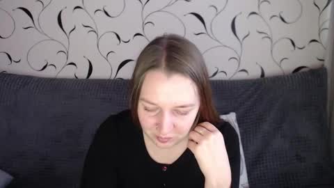 Snapshot of taxxxu chatting on December 18, 7:47 am Diana online show from December 18, 7:47 am