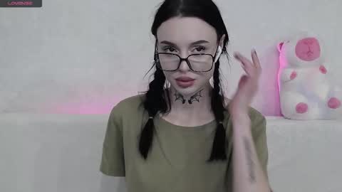 Taya online show from October 31, 7:37 pm