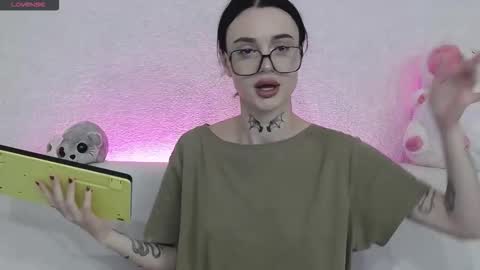 Taya online show from November 17, 5:08 pm