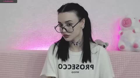 Taya online show from November 30, 6:01 pm