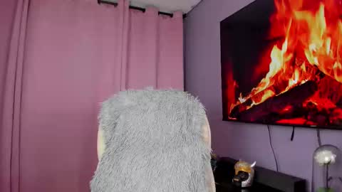   online show from March 8, 8:22 am