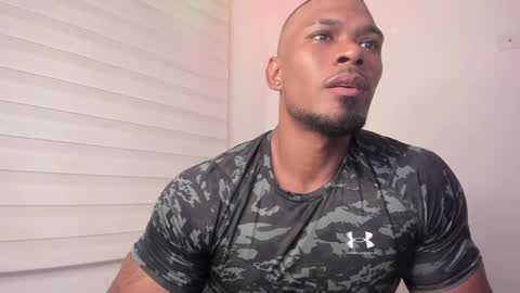 Snapshot of tayler_waka chatting on December 3, 11:57 pm Tyler online show from December 3, 11:57 pm